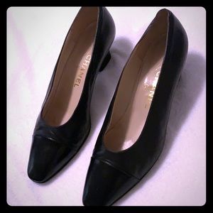 CHANEL VINTAGE PUMPS